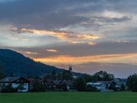 Abendstimmung mit einigen leuchtenden Wolken über Aschau
